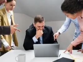 Image for article: 3 Cara untuk mencegah konflik kepentingan merugikan keuntungan Anda